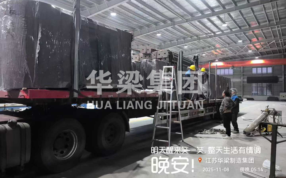 [25.11.8]江西省某市定制款智能公交候车亭项目装车发货(图3)